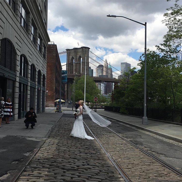 Beg to differ with NY Times "New York Today" piece 7/26/17 on where to shoot wedding photos. Ryan Browne: Love Vinegar Hill but you can't argue that "popular Dumbo" is the way to go #newyorktimes #newyorktimestoday #dumbobrides