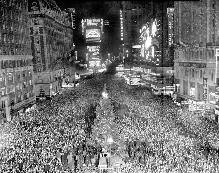 Looking north from 43rd street, a huge crowd gathers around a Christmas tree to welcome in 1938.