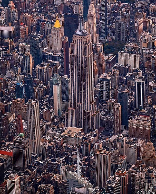 Empire State Building, New York, New York. Photo via @zura.nyc #viewingnyc #newyorkcity #newyork #nyc #empirestatebuilding