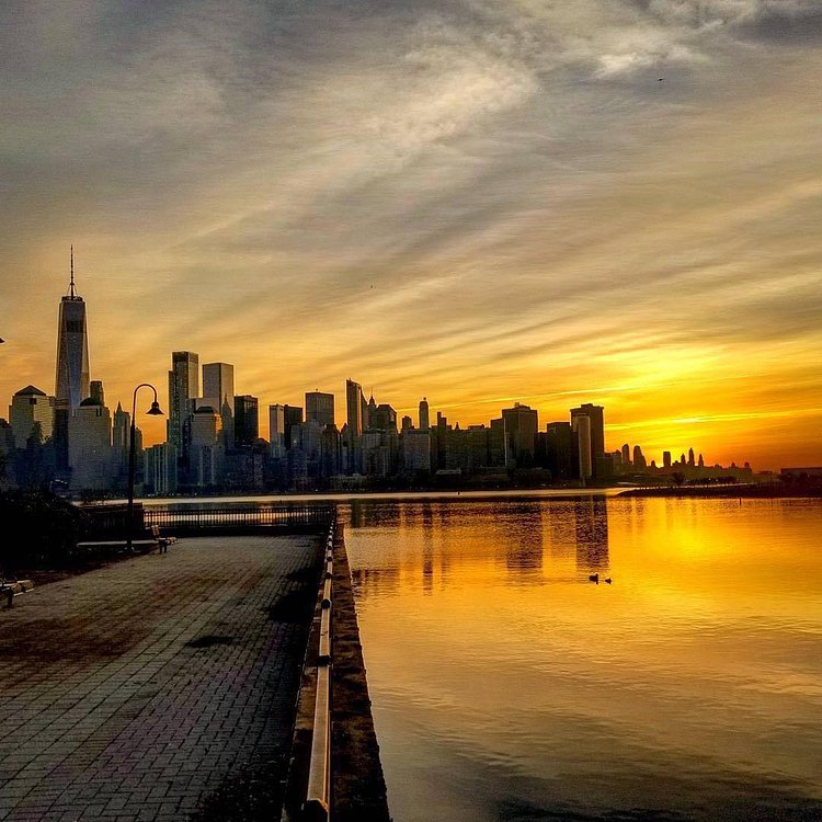New York, New York. Photo via @qwqw7575 #viewingnyc #newyork #newyorkcity #nyc #sunrise