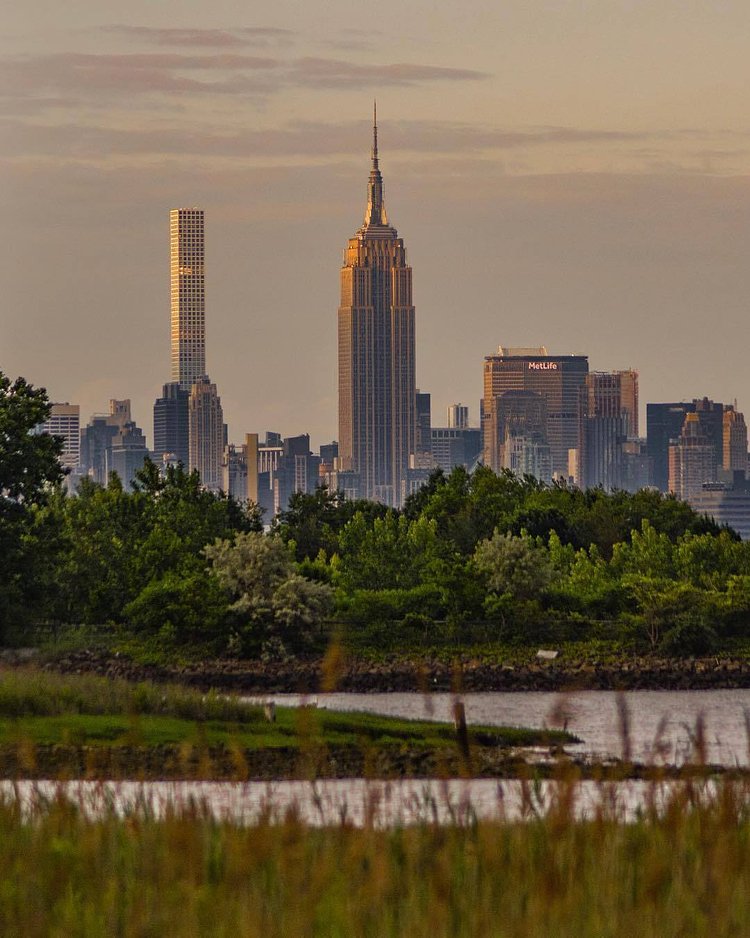 New York, New York. Photo via @eyecatchingphoto #viewingnyc #newyork #newyorkcity #nyc