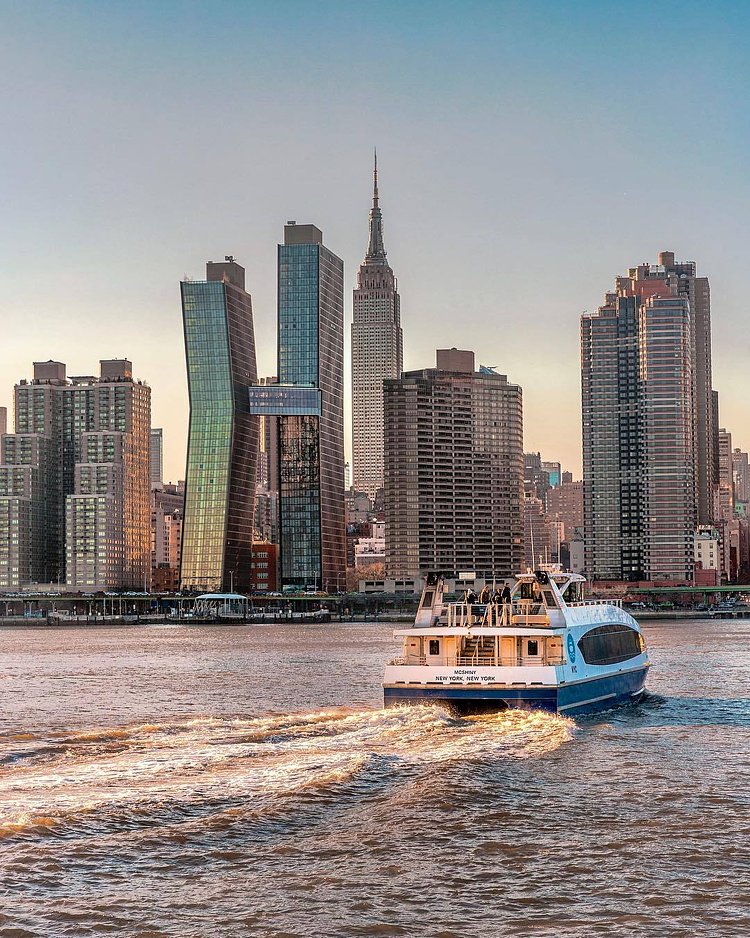 Manhattan Skyline from Hunter’s Point South Park, Long Island City, Queens