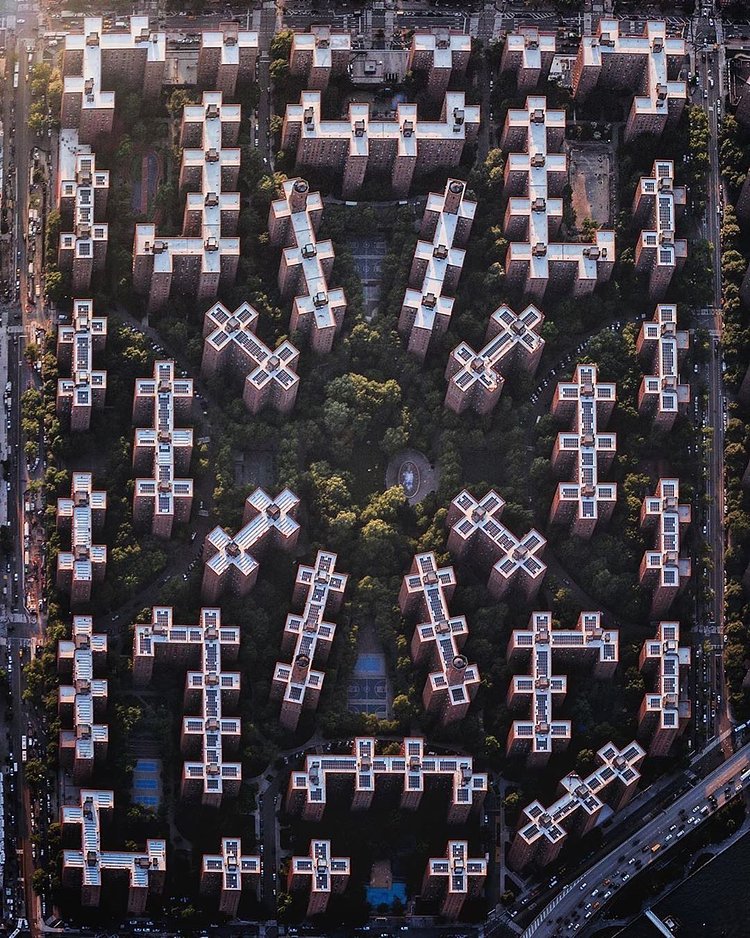 Stuyvesant Town, Manhattan. @flynyon
