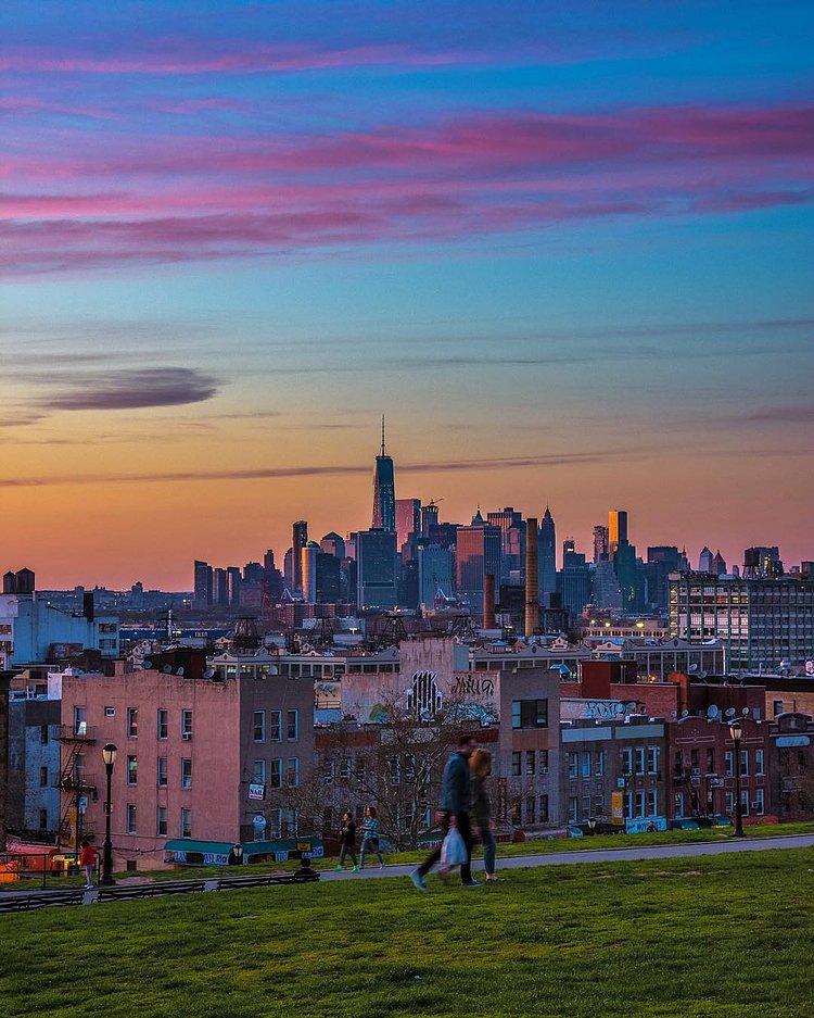 Oh no! Someone smeared lipstick on the sky! 💋💄 😱😱😱 Actually it'd be nice if they did that every night, wouldn't it? With the exception of last night we have been having the longest string of cloudless weather I can remember. I'm not the only cloud enthusiast who's been feeling a bit useless lately, am I? Yeah, so...pray for clouds...or lipstick! With @jeffrey_doherty and @javan at Sunset Park in the Republic of Brooklyn!
✨✌🏼️👨🏻✨
Camera: Nikon D7200
Lens: Nikkor 18-105 @ 50mm
ISO: 100
Aperture: F9
Exposure: 1/20s
NEF (RAW) format
Post-processing/Edit: Lightroom, PS Mobile, Snapseed
✨🏦✨🌇✨🌆✨👫✨
#sunset #sunsets #skyline #skyporn #sky_sultans #skypainters #sky #rsa_streetview #rsa_light #city #cityscape #citylife #park #sunsetpark #brooklyn #beautiful #beautifulsky #abc7ny #archilovers #rsa_sky #alalamiya #goldenhour #gununkaresi #bir_dakika #manhattan #made_in_ny #master_shots #morandoemnovayork