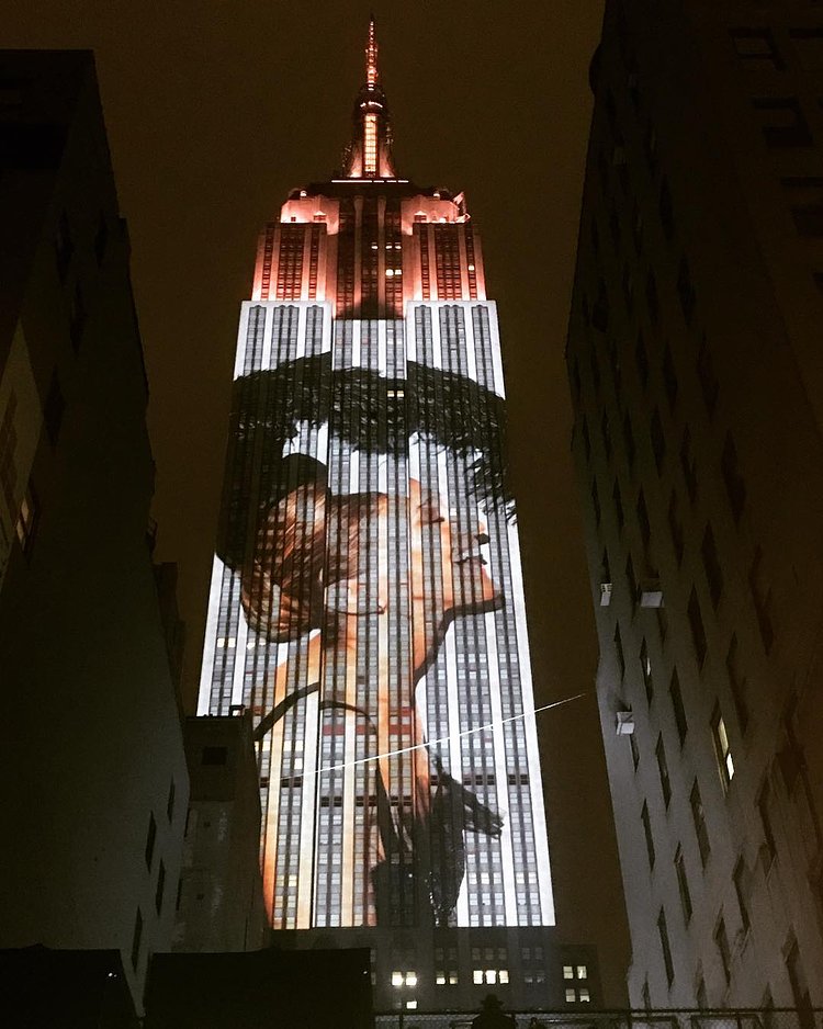 Quintessential New York - Harper's Bazaar 150th @harpersbazaarus @sarahjessicaparker #empirestatebuilding #sarahjessicaparker #harpersbazaar #BAZAAR150 #harpersbazaar150 #ny #nyc #newyork #manhattan #nbc4ny #abc7ny #nycprimeshot #nycprime_ladies #timeoutnewyork #magazine #publication #fashion #celebrity