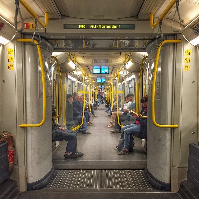 Open gangways on the Berlin U-Bahn's U6. These so-called großprofil cars are spacious, and the design does wonders for passenger flow and crowding.