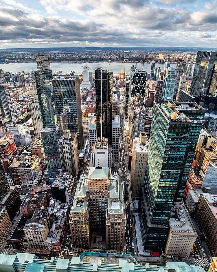 Hell’s Kitchen, New York, New York. Photo via @lightsensitivity #viewingnyc #nyc #newyork #newyorkcity