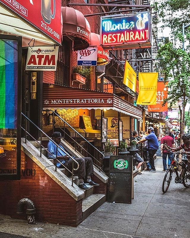 New York, New York. Photo via @craigsbeds #viewingnyc #newyorkcity #newyork