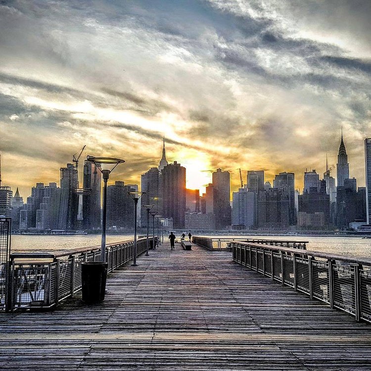 Sunset over East River and Manhattan skyline from Gantry Plaza, LIC, Queens