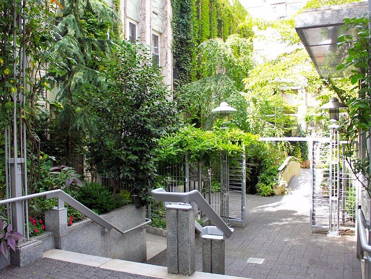 E 47th St. between 1st and 2nd Avenues