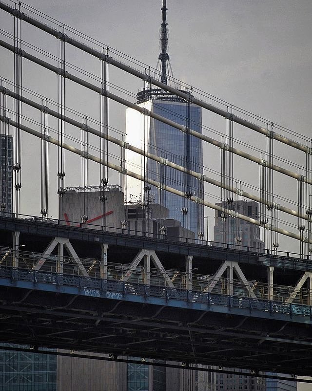 One World Trade Center through the cables of the Manhattan Bridge