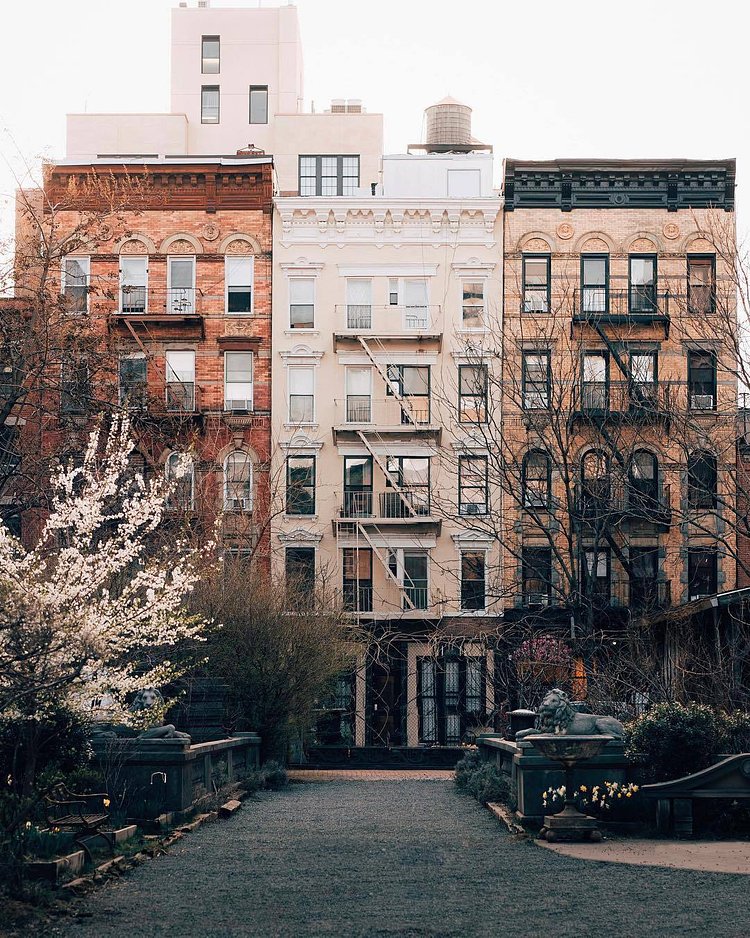Elizabeth Street Garden, SoHo, Manhattan. Photo via @joethommas #viewingnyc #nyc #newyork #newyorkcity #elizabethstreetgarden