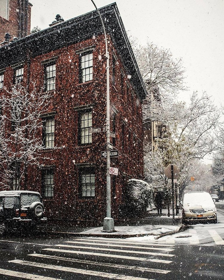 Walking in New York, the city keeps me company - And knowing that these are the same streets that inspired so many poets and artists has me expecting a new epiphany to arrive daily, which never fails to happen, btw. #bobdylan ----------------------------------------
#artofvisuals #nationaldestinations #nyc_uncut #travelingthroughtheworld #nashville #newyork_photoshoots #positiv_newyork #wonderful_places #tv_pointofview #igworldclub #newyorker #viewingnyc #nyctagged #travelnyc #centralpark #Loves_United_NewYork #ig_dynamic #ig_worldphoto #nycityworld #folklife #rsa_streetview like #comment #beautifuldestinations #worldbestgram #wonderlustnewyork #watchthisinstagood #visualambassadors #citypicz #just_newyork