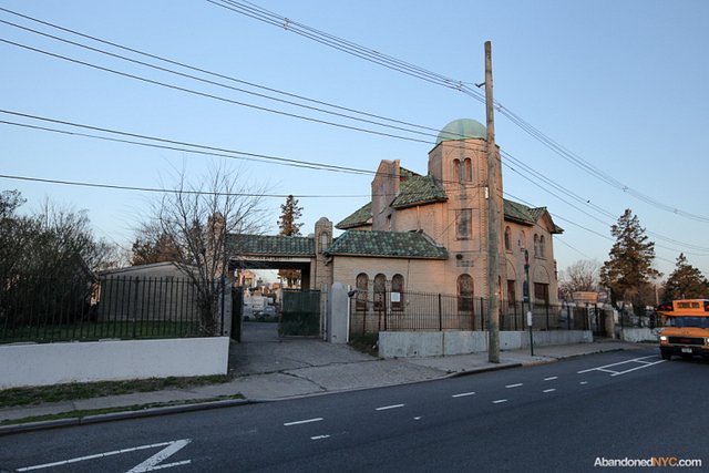 The isolated Machpelah Cemetery in Queens.