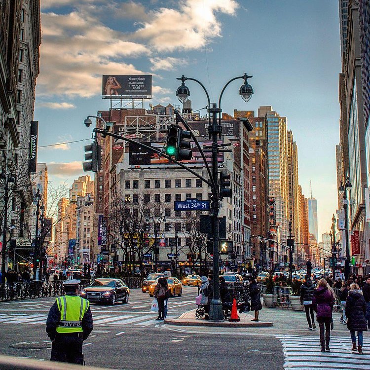 🌆 Have a good weekend!