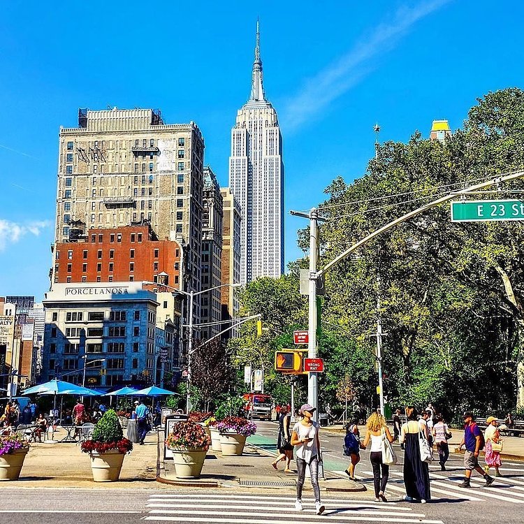 Flatiron Plaza, New York, New York. Photo via @nyc_russ #viewingnyc #newyorkcity #newyork