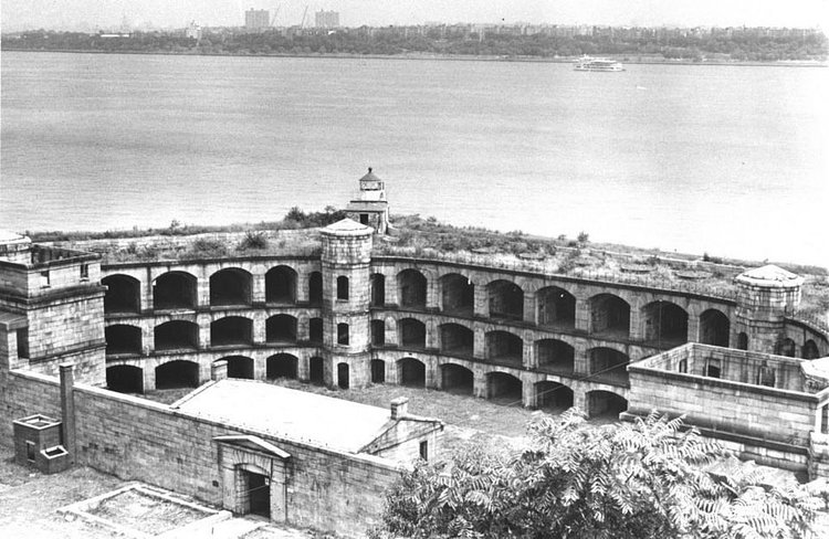 Vintage Postcard of Fort Wadsworth.