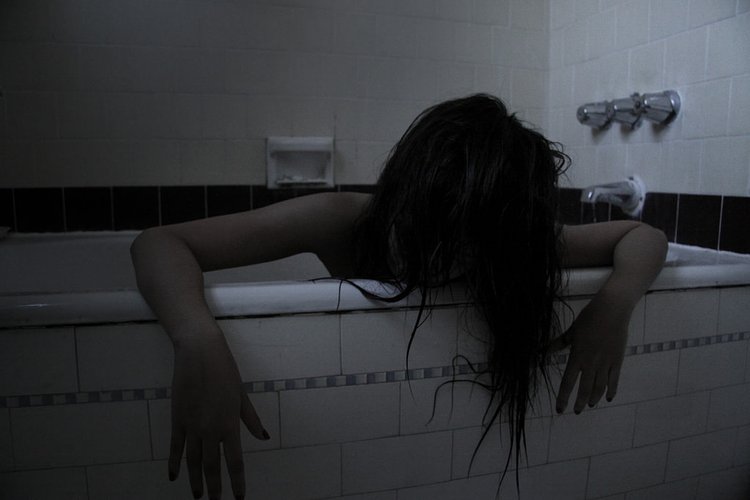 The ghost who wakes up from bathtub