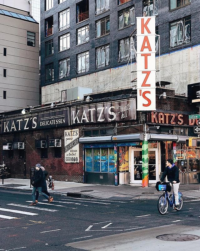 Katz’s Deli, Lower East Side, Manhattan. Photo via @iwyndt #viewingnyc #newyork #newyorkcity #nyc #katzdelicatessen