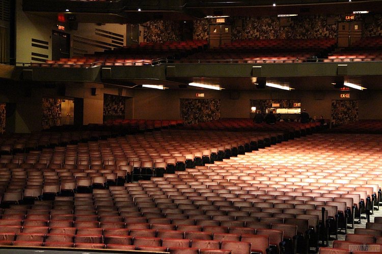 Center Stage, Looking Left | Built in 1932, Radio City Music Hall is a prime example of art deco architectural style that has withstood the test of time. With tons of gold, reflective surfaces and geometric design, walking through the venue is a bit like stepping back in time. Most of the fixtures, furniture and ornamentation are original, and any replacements are exact replicas of how the theater looked 80 years ago.

Read more here: <a href="https://viewing.nyc/i-braved-a-walkthrough-of-radio-city-music-hall-meant-for-tourists/" rel="nofollow">viewing.nyc/i-braved-a-walkthrough-of-radio-city-music-ha...</a>