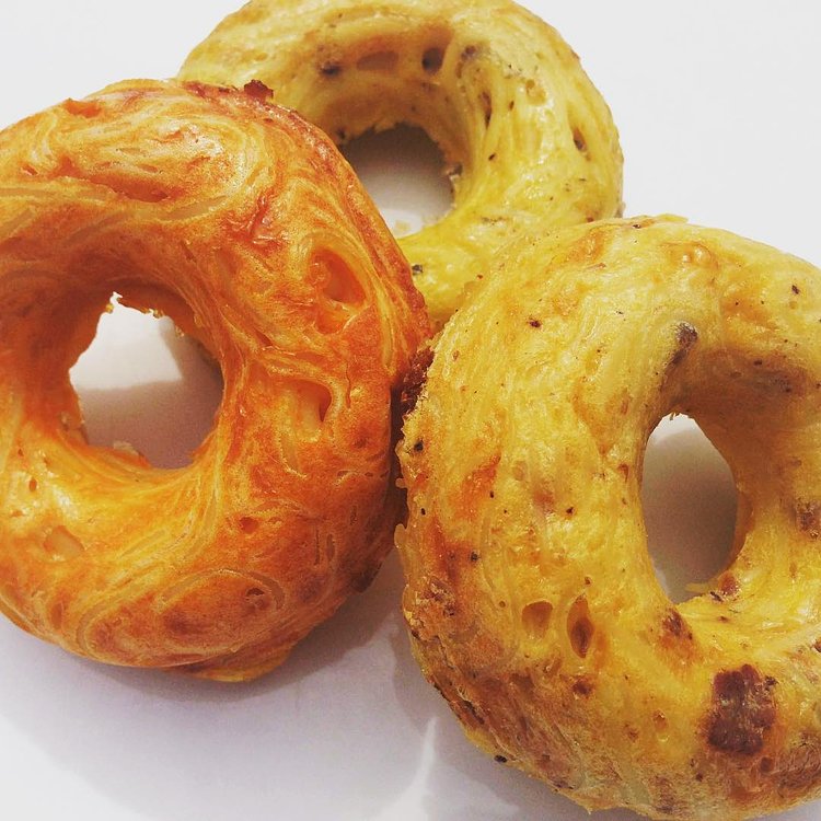 This Saturday at Brooklyn Makers Market we are featuring a new flavor: Carbonara! (with tasty bacon). Come by and try one! #poppasta #popularpasta #spaghettidonut #madeinbrooklyn @shwickmarket