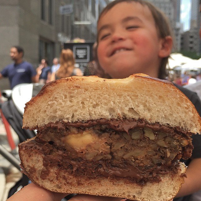 Ugggggh this Fried Banana Walnut #Nutella Pretzel Roll Sandwich‼️ @schnitznyc @smorgasburg @southstreetseaport
🍞🔥🍌🍫🍞👶🏽👌🏽 #foodbeast #eatmunchies #schnitznyc #smorgasburg #foodbabynymusttry #👶🏽🍫 #👶🏽🍞 #👶🏽🍌 #foodbabylovesschnitz #foodbabylovessmorgasburg