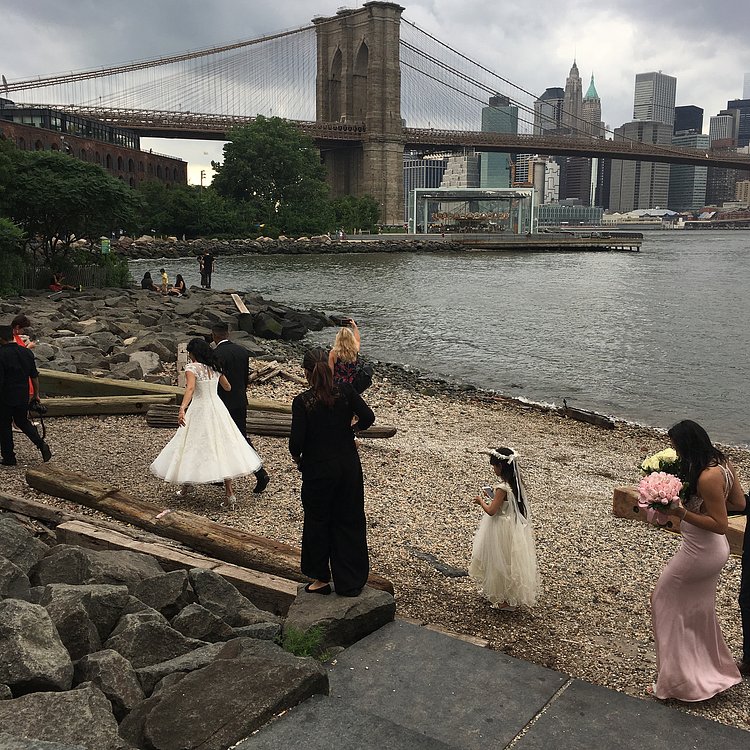 Beach Bride and her party (swipe for more) @bridesofdumbo how many points for a flower girl?!! #dumbobrides