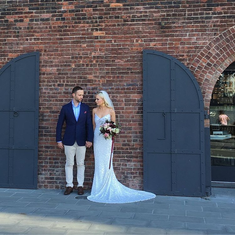 "oh my, could you put on a tie" said the Bride to the too casual groom at her side. #mismatchedattire #dumbobrides