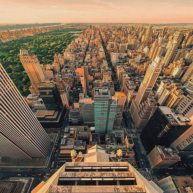 • Those NYC tones •

Shot from a crazy view point a few evenings ago with a bunch of rad photographers! The light that hit the buildings below us was unreal - this city has so much to offer, it really is a photographers paradise! ❤️✈️