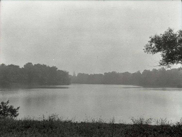Arbutus Lake circa 1924. (From the Collection of the Staten Island Museum)