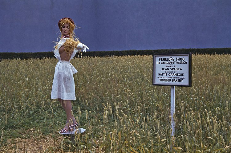 Wonder Bread Bakery displays a wheat field exhibit at the 1939 New York World's Fair. The "scarecrow of tomorrow," Penelope Shoo, is wearing an outfit designed by Hattie Carnegie. The wheat field was billed as "the first planted in New York City since 1875."