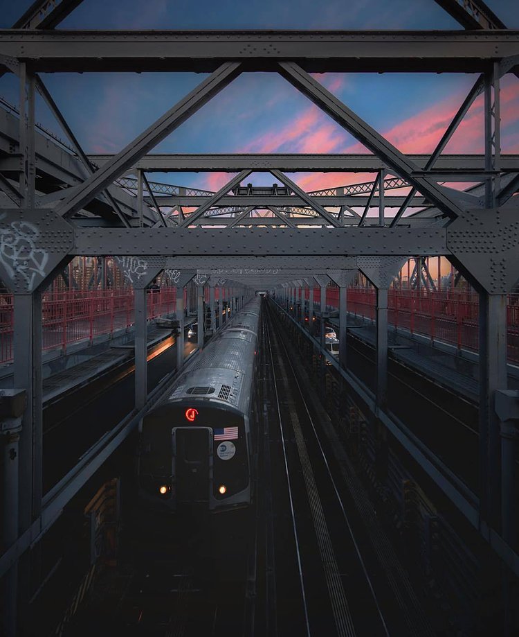 Williamsburg Bridge, New York. Photo via @urbnxplrtn #viewingnyc #newyork #newyorkcity #nyc #williamsburgbridge #subway #sunsets