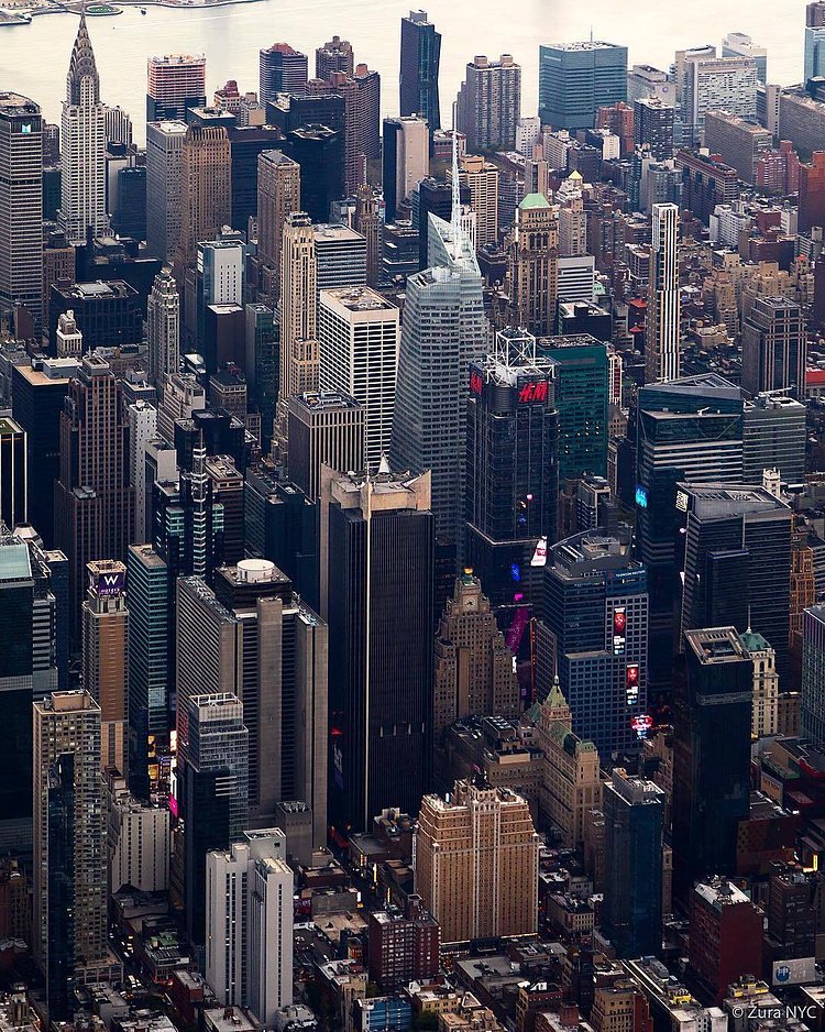 New York, New York. Photo via @zura.nyc #viewingnyc #newyork #newyorkcity #nyc