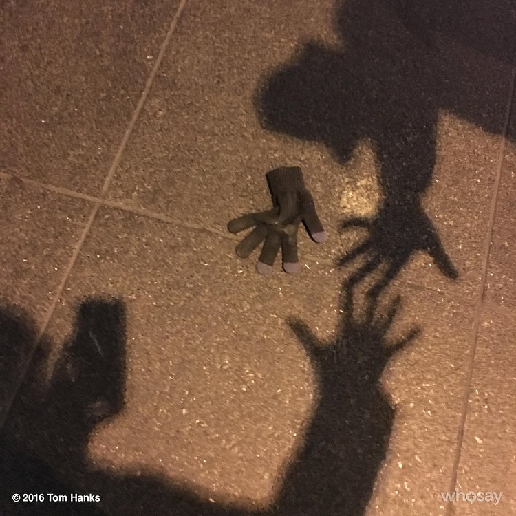 2 shadows but just a single lost glove. Bittersweet. Hanx https://t.co/oDfWQovATV