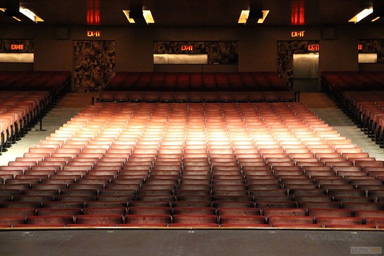 Center Stage, Looking Out | Built in 1932, Radio City Music Hall is a prime example of art deco architectural style that has withstood the test of time. With tons of gold, reflective surfaces and geometric design, walking through the venue is a bit like stepping back in time. Most of the fixtures, furniture and ornamentation are original, and any replacements are exact replicas of how the theater looked 80 years ago.

Read more here: <a href="https://viewing.nyc/i-braved-a-walkthrough-of-radio-city-music-hall-meant-for-tourists/" rel="nofollow">viewing.nyc/i-braved-a-walkthrough-of-radio-city-music-ha...</a>