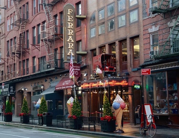 Ferrara Bakery & Cafe in Little Italy
