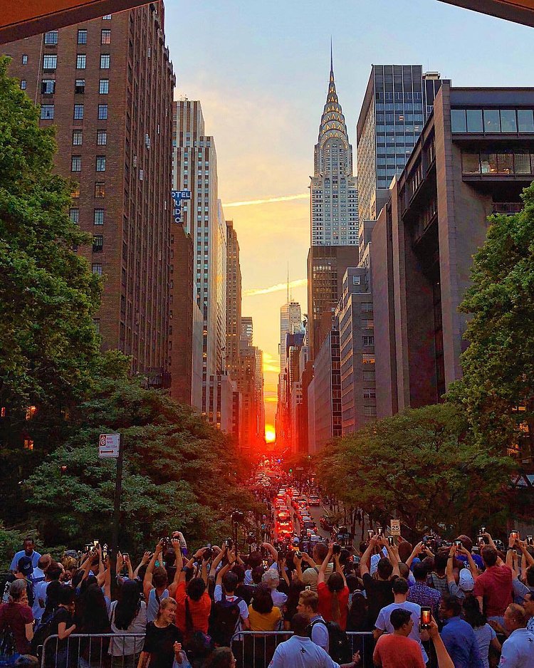 Been in NYC for years and this is my first time seeing the semi-annual Manhattanhenge