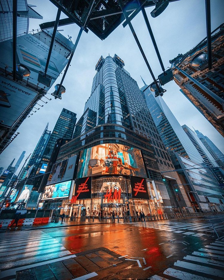 H&M Building, Times Square, Midtown, Manhattan