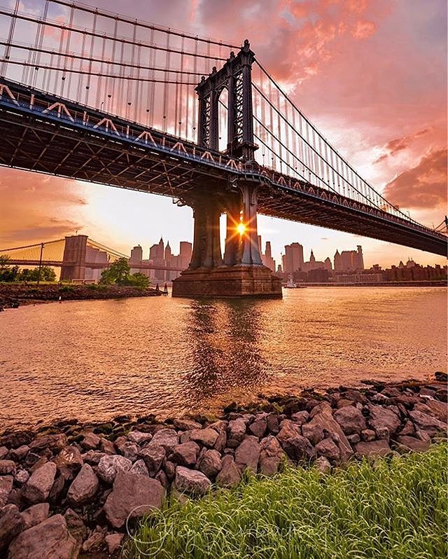 Manhattan Bridge, New York City. Photo via @eyecatchingphoto #viewingnyc