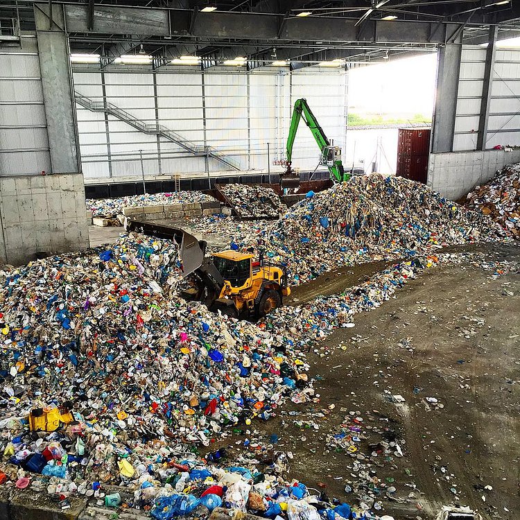 Took a field trip today with @nycbigapps to the Sims #Recycling Facility. So cool!