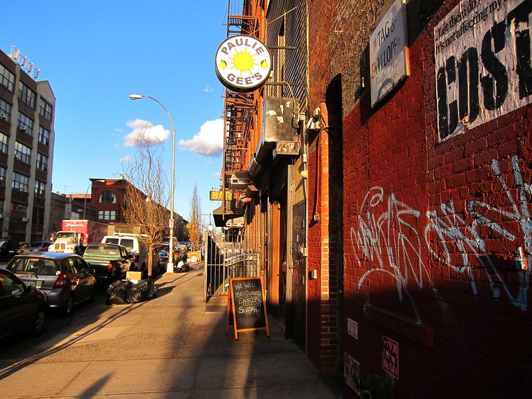 Paulie Gee's | <a href="http://eater.com/archives/2013/03/28/listage-163.php" rel="nofollow">eater.com/archives/2013/03/28/listage-163.php</a>                               