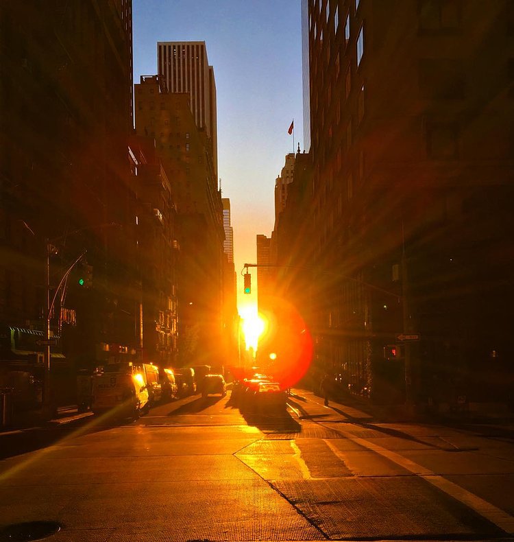Sunburst in Manhattan. #GoodMorning 🌇