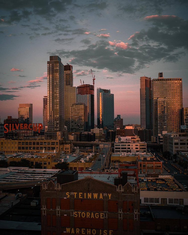 Long Island City, Queens. Photo via @206shooter #viewingnyc #nyc #newyork #newyorkcity #queens #longislandcity #silvercupstudios