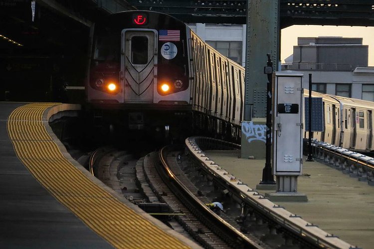 Curve

05/27/2016

#brooklyn #nycsubway #transit #r160 #gowanus #nyctransit #train #subway #railway #railfan #railfanning #instagramnyc #nyc_explorers #what_i_saw_in_nyc #ig_nycity #nycprimeshot #newyork_ig #abc7ny #nbc4ny #nypost #cityscape #pix11news #nydngram #fox5ny #timeoutnewyork #seeyourcity #iloveny #nycdotgram #newyork_instagram #icapture_nyc