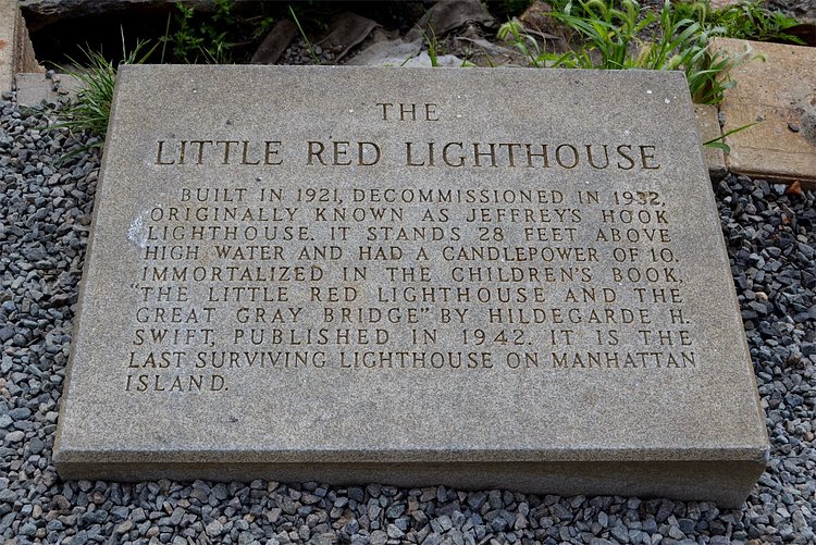 Jeffrey's Hook Light