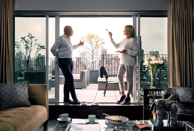 Martha Stewart visits her old Upper East Side apartment, now inhabited by an ex–Real Househusband.