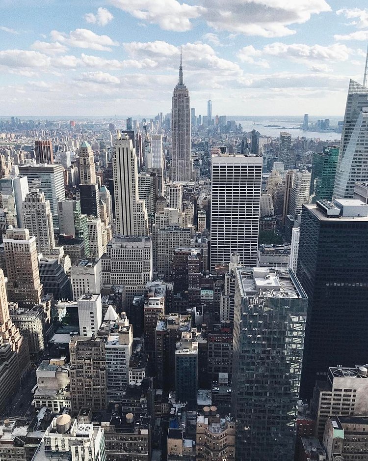 Когда вижу этот вид, всегда думаю о людях. Великих, которые стоят за каждым зданием💎