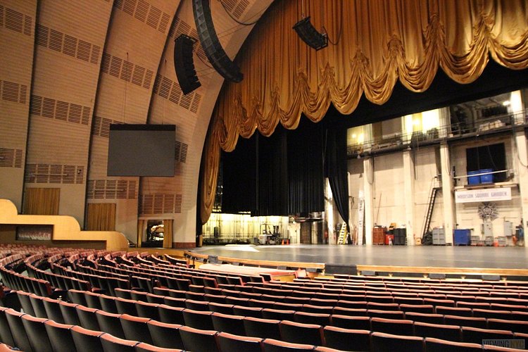 Orchestra Level Seating | Built in 1932, Radio City Music Hall is a prime example of art deco architectural style that has withstood the test of time. With tons of gold, reflective surfaces and geometric design, walking through the venue is a bit like stepping back in time. Most of the fixtures, furniture and ornamentation are original, and any replacements are exact replicas of how the theater looked 80 years ago.

Read more here: <a href="https://viewing.nyc/i-braved-a-walkthrough-of-radio-city-music-hall-meant-for-tourists/" rel="nofollow">viewing.nyc/i-braved-a-walkthrough-of-radio-city-music-ha...</a>