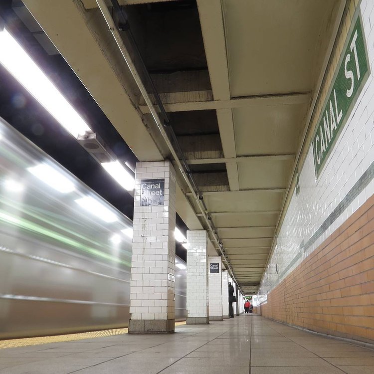On my way to Chinatown

#newyork #chinatown #lexingtonavenue #6train #canalstreet #rushhour #instagramnyc #what_i_saw_in_nyc #irt #r62 #nycsubway #nyctransit #nyc